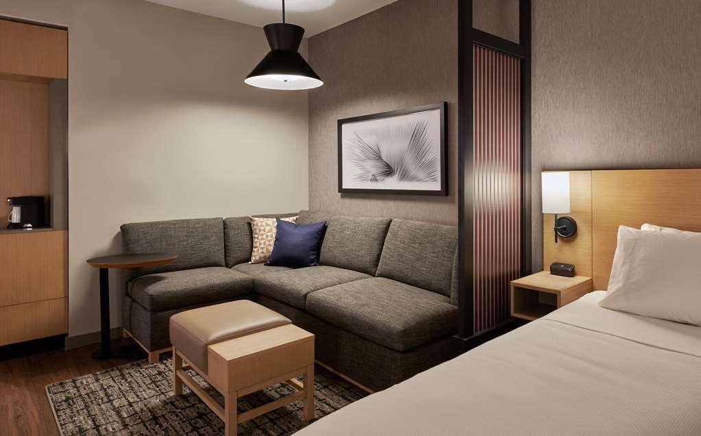 Hyatt Place Toronto-Brampton Room photo